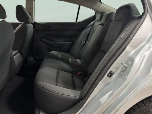 Used 2025 Nissan Altima 2.5 SV FWD image 33