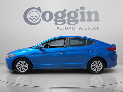 Used 2017 Hyundai Elantra SE FWD image 2