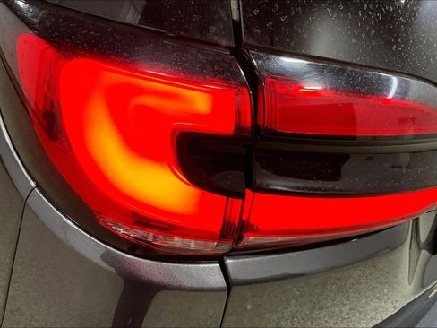 Used 2023 Chrysler Pacifica Touring-L image 24