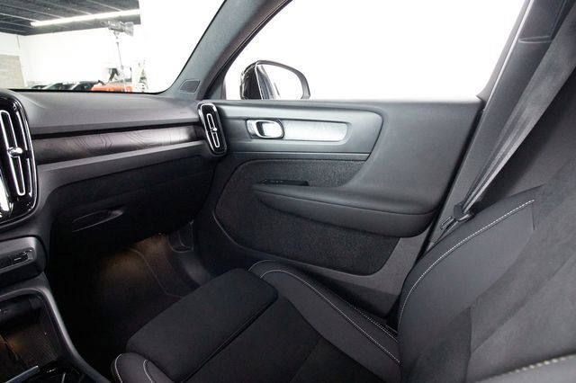Certified 2023 Volvo C40 P8 Recharge Plus w/ Climate Package AWD/4WD image 7