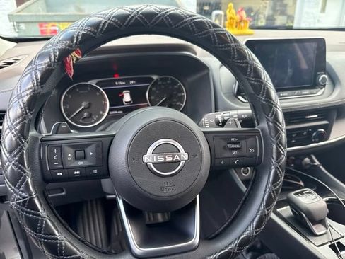 Used 2023 Nissan Rogue S AWD/4WD image 9