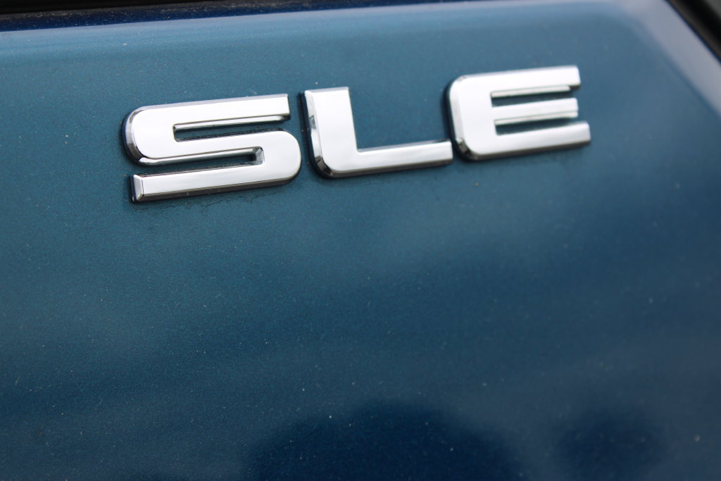 Used 2020 GMC Terrain SLE w/ Driver Convenience Package FWD image 17