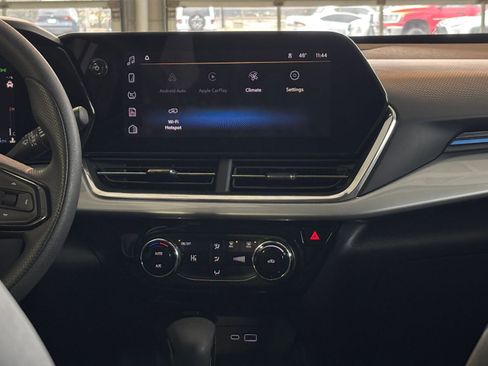 Used 2025 Chevrolet Trax LT image 18
