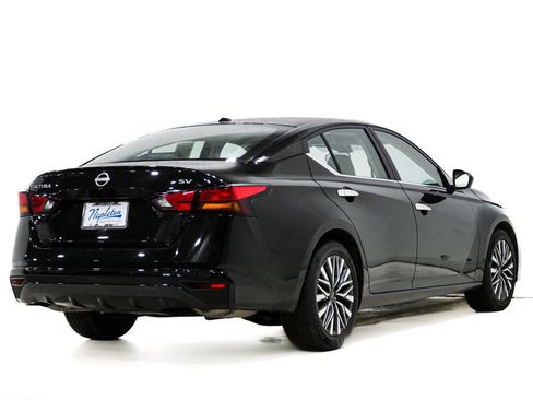 Used 2024 Nissan Altima 2.5 SV FWD image 6