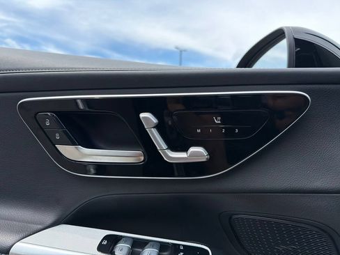 Used 2023 Mercedes-Benz GLC 300 4MATIC image 16