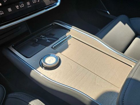 New 2025 Volvo EX90 Plus image 25