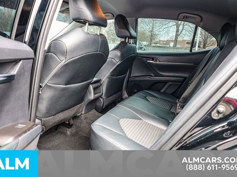 Used 2022 Toyota Camry SE image 18