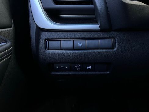 Used 2025 Nissan Rogue SV image 22