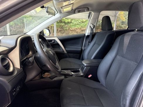 Used 2015 Toyota RAV4 LE AWD/4WD image 4