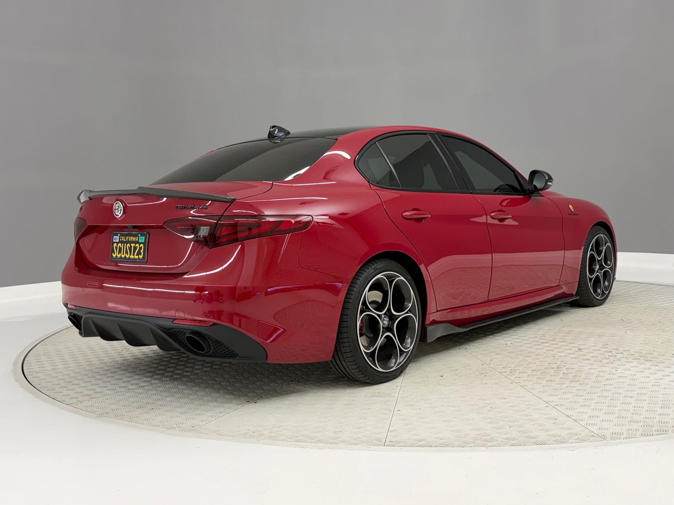 Used 2023 Alfa Romeo Giulia Veloce RWD image 9