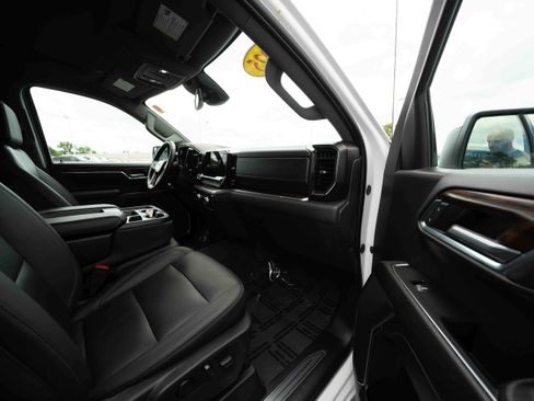 Used 2025 GMC Sierra 1500 SLT AWD/4WD image 25
