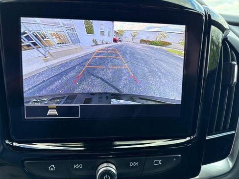 Used 2023 Chevrolet Traverse LT FWD image 20