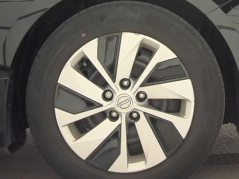 Used 2023 Nissan Altima 2.5 S FWD image 11