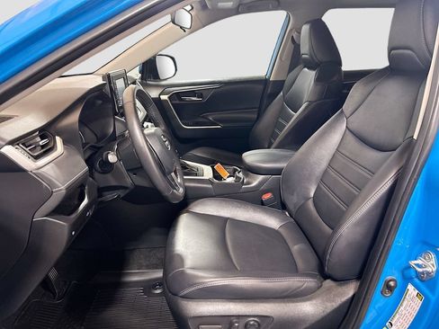 Used 2021 Toyota RAV4 XLE Premium FWD image 17