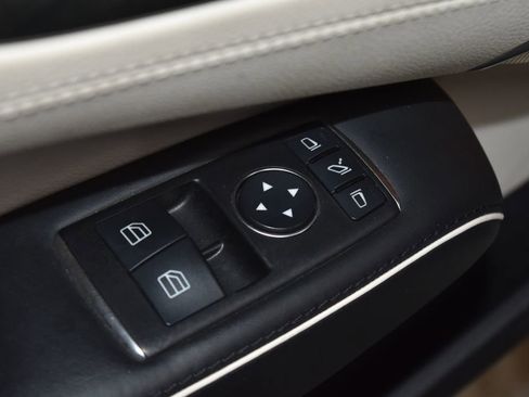 Used 2014 Mercedes-Benz SL 550 image 6