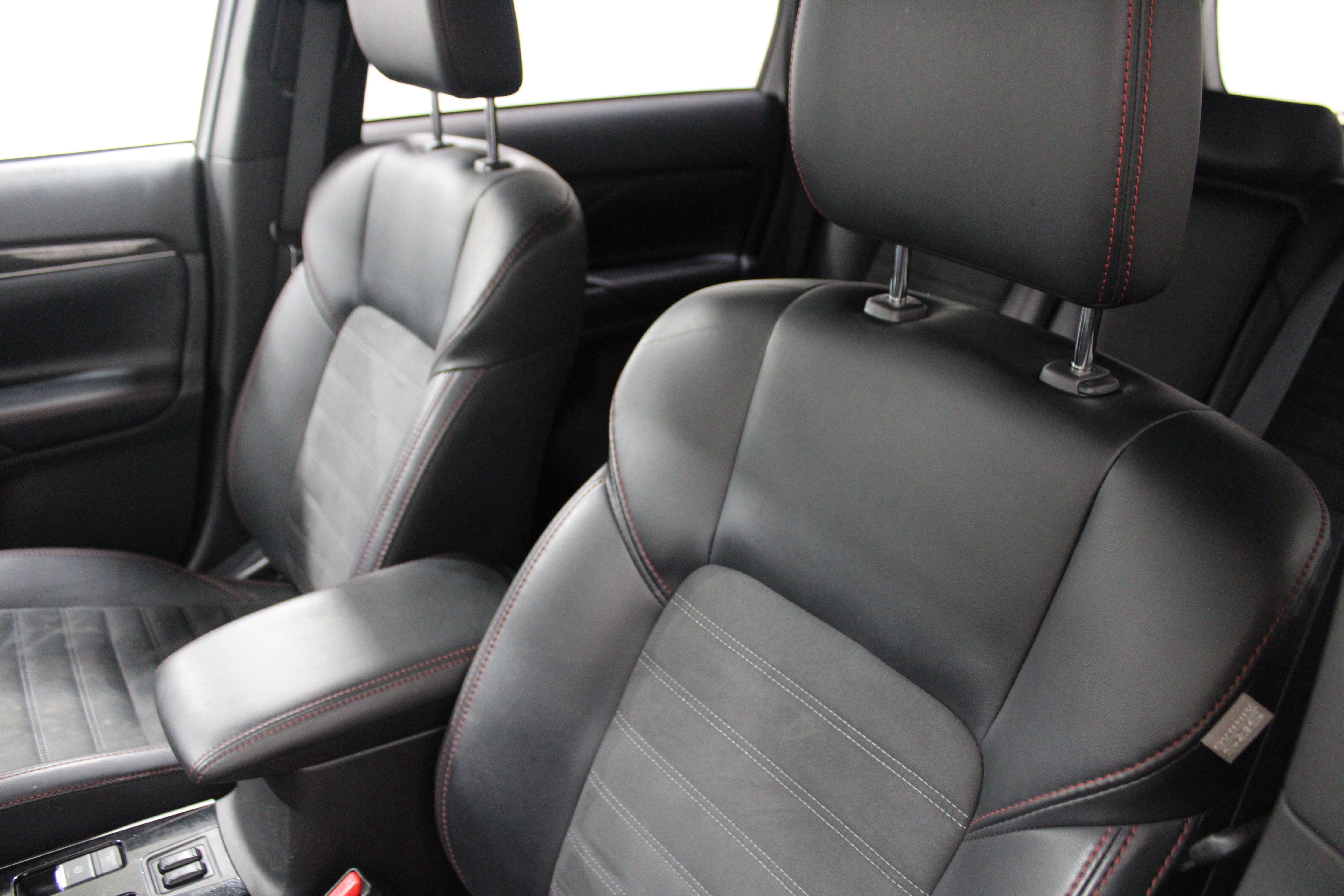Used 2020 Mitsubishi Outlander SE FWD image 15