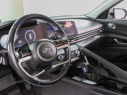 Used 2021 Hyundai Elantra Limited image 24