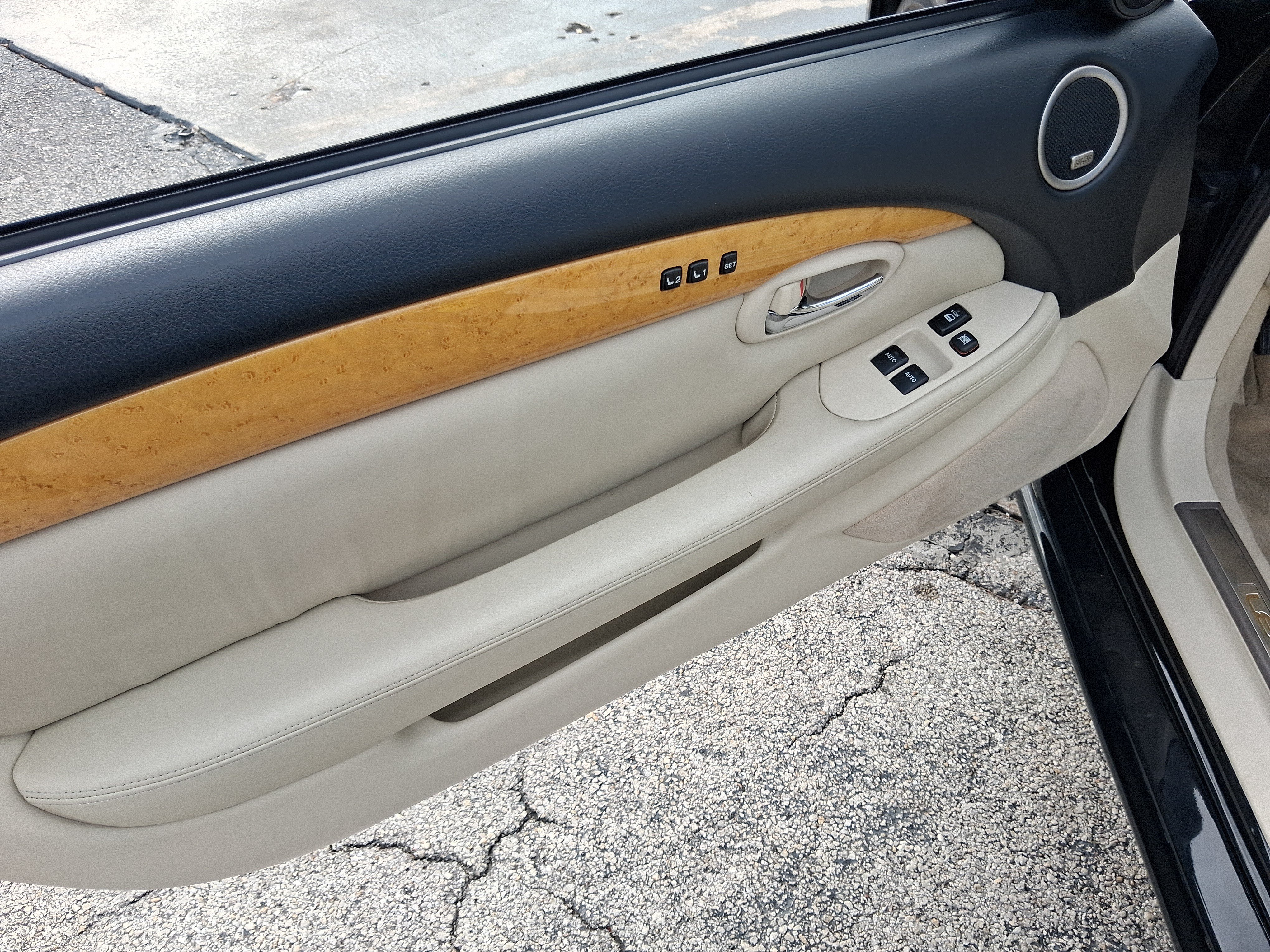 Used 2005 Lexus SC 430 Convertible RWD image 11