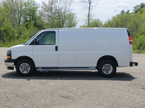 Used 2024 GMC Savana 2500 w/ Driver Convenience Package RWD image 8