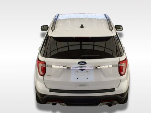 Used 2018 Ford Explorer XLT FWD image 6