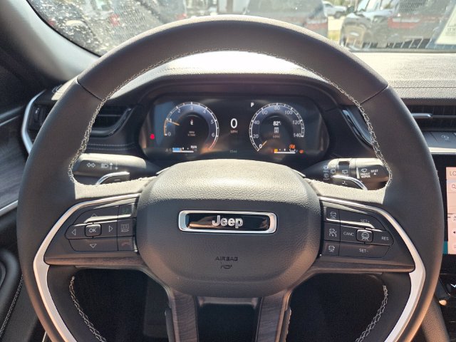 New 2026 Jeep Grand Cherokee Limited w/ Luxury Tech Group II RWD image 26