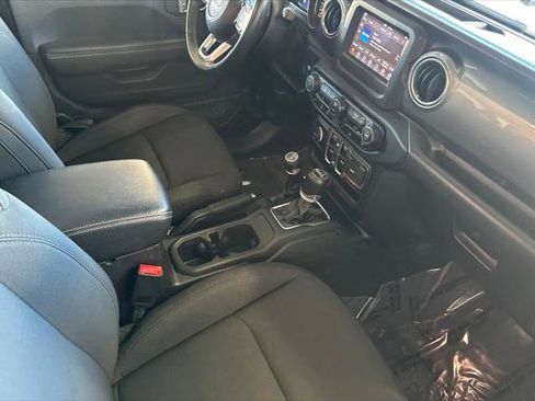 Used 2019 Jeep Wrangler Unlimited Sahara image 15