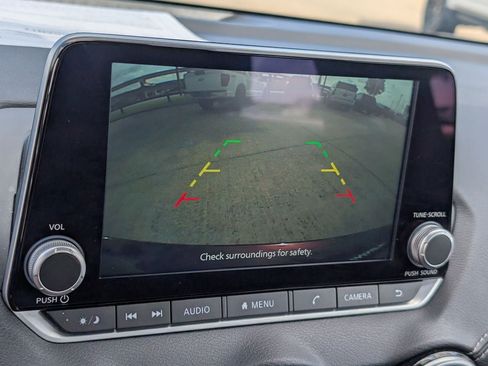 Used 2024 Nissan Sentra SV FWD image 14