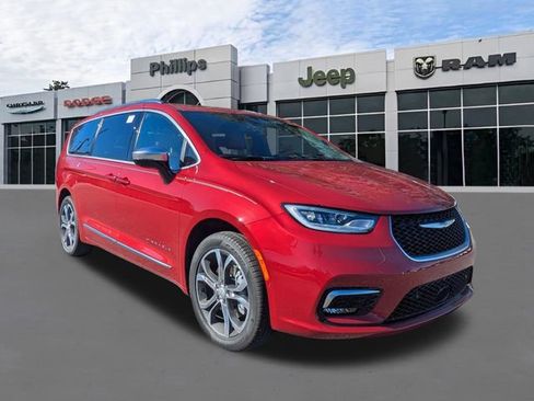 New 2026 Chrysler Pacifica Pinnacle w/ Trailer Tow Group AWD/4WD image 2