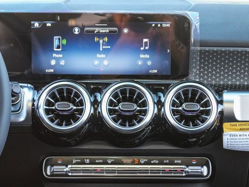 New 2026 Mercedes-Benz GLB 250 4MATIC image 14