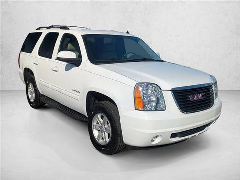 Used 2014 GMC Yukon SLE image 3