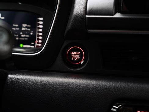 Used 2025 Honda Pilot Black Edition image 26