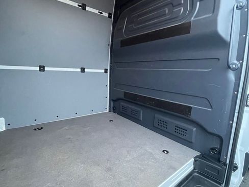 Used 2025 Mercedes-Benz Sprinter 2500 image 9