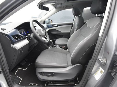 New 2024 Volkswagen Taos SE image 3