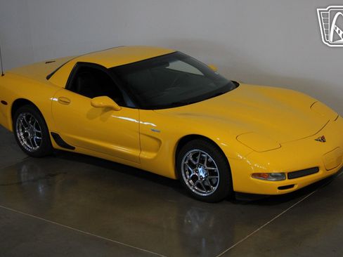 Used 2002 Chevrolet Corvette Z06 w/ Memory Pkg image 13