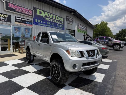 Used 2016 Nissan Frontier SV RWD image 4