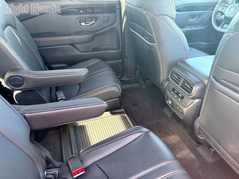 Used 2025 Honda Pilot TrailSport image 28