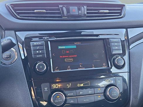 Used 2021 Nissan Rogue Sport SV image 24