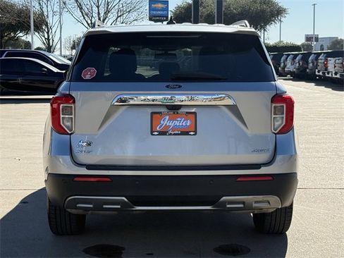 Used 2022 Ford Explorer XLT w/ Equipment Group 202A image 5