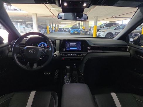 Used 2025 Toyota Camry SE FWD image 16