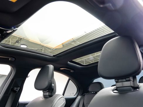 Used 2025 Mercedes-Benz C 300 4MATIC Sedan image 5