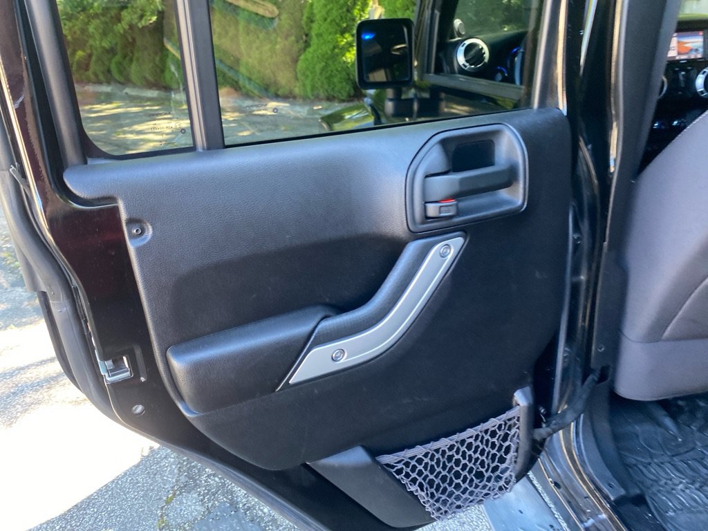 Used 2014 Jeep Wrangler Unlimited Sahara w/ Dual Top Group AWD/4WD image 18