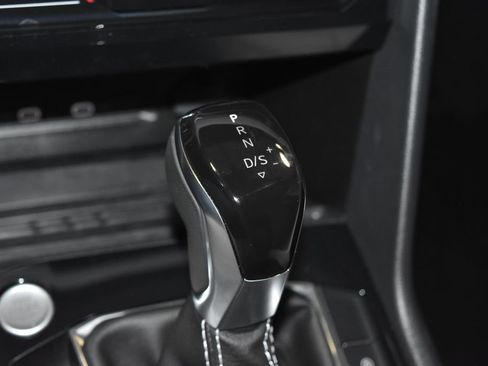 Certified 2025 Volkswagen Taos SE w/ Panoramic Sunroof Package image 13