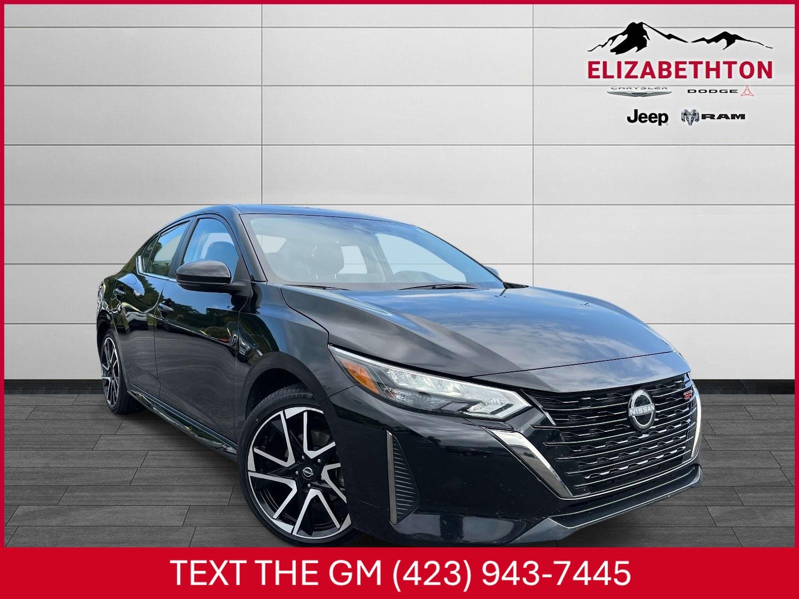 Used 2025 Nissan Sentra SR FWD image 1