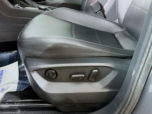 Used 2019 Volkswagen Tiguan SE image 18