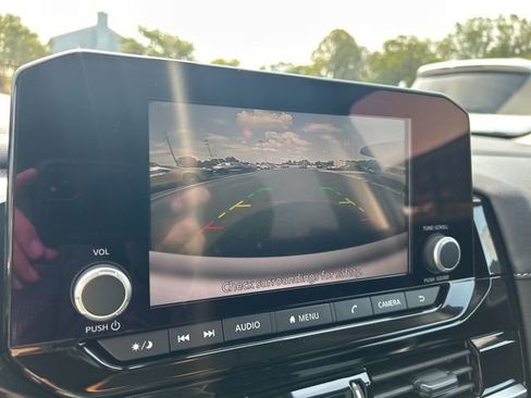 Used 2024 Nissan Pathfinder SV image 18