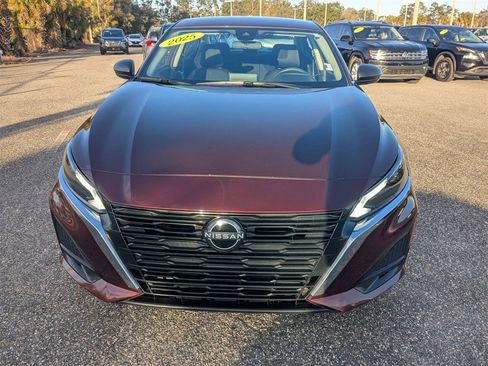 Used 2025 Nissan Altima 2.5 SV image 9