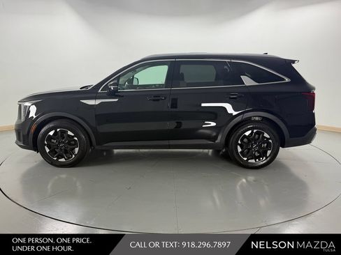 Used 2024 Kia Sorento S FWD image 9