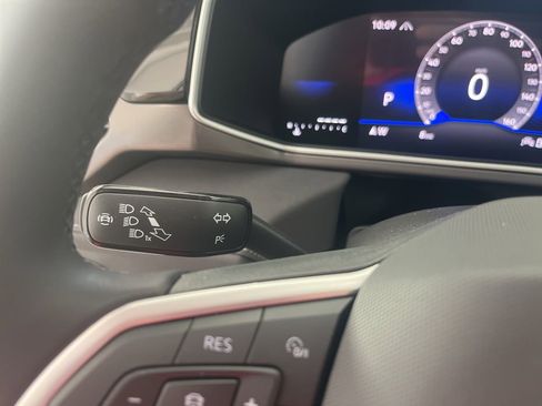 New 2026 Volkswagen Taos SE image 21