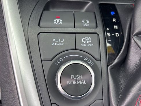 Used 2022 Toyota RAV4 SE w/ Weather & Moonroof Package AWD/4WD image 25