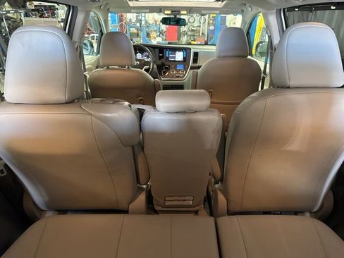 Used 2017 Toyota Sienna XLE w/ XLE Navigation Package FWD image 19
